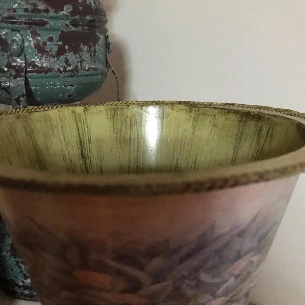 ▪️VINTAGE Metal Vase